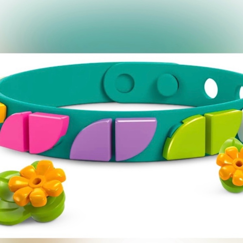 LEGO® Mirabel's Photo Frame and Jewelry Box - Picture 6 of 12